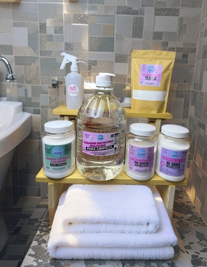 Kit de limpieza Hogar puro, Sin tóxicos: Incluye: Percarbonato 1 kg + Bicarbonato 1kg + Recarga GRATIS + Vinagre 8% 5lt + Acido cítrico 1kg + botella atomizador de REGALO - Mamá Limpiando